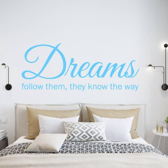 Muursticker Dreams Follow Them They Know The Way - Bleu clair - 120 x 50 cm - Textes anglais pour chambre à coucher - Muursticker4Sale