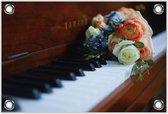 Tuinposter –Rozenboeket op Piano– 90x60 Foto op Tuinposter (wanddecoratie voor buiten en binnen)