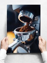 Wandbord: Portafiller met gemalen koffie in een espressomachine - 30 x 42 cm