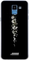 6F hoesje - geschikt voor Samsung Galaxy J6 (2018) -  Transparant TPU Case - White flowers in the dark #ffffff