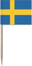 100x Cocktailprikkers Zweden 8 cm vlaggetje landen decoratie - Houten spiesjes met papieren vlaggetje - Wegwerp prikkertjes