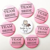 8-delige button set met 7X Team Bride roze en 1x Bride to Be wit - vrijgezellenfeest - bride to be - button - trouwen