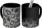 Magische Mok - Foto op Warmte Mokken - Koffiemok - Koraal - Bloemen - Grijs - Patronen - Magic Mok - Beker - 350 ML - Theemok