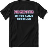 90 Jaar Goddelijk - Feest kado T-Shirt Heren / Dames - Licht Blauw / Licht Roze - Perfect Verjaardag Cadeau Shirt - grappige Spreuken, Zinnen en Teksten. Maat XXL