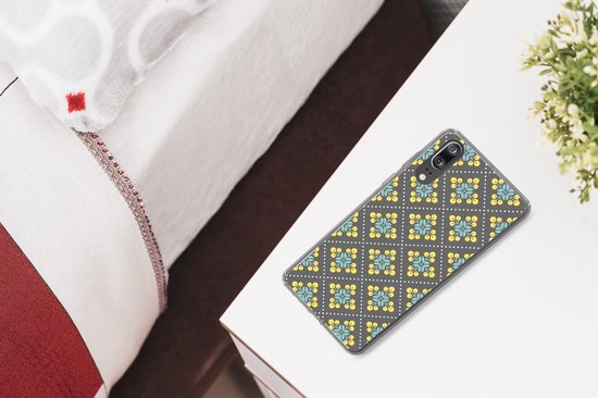 Telefoonhoesje Geschikt voor Huawei P20 hoesje - Design - Ruit - Bloemen - Grijs - Siliconen Telefoonhoesje