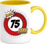 75 Jaar Verkeersbord Mok met tekst | Grappig Verjaardag Beker Cadeau | Bedrukte Koffie en Thee Mokken | Zwart | 330 ML