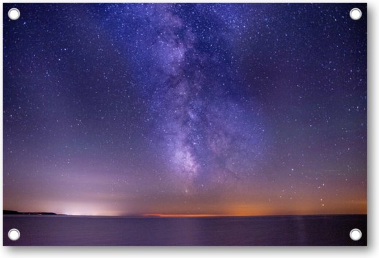 Adembenemende foto van de zee onder een donker paarse sterrenhemel - Tuinposter 90x60 - Wanddecoratie - Besteposter - Sterren
