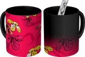 Magische Mok - Foto op Warmte Mokken - Koffiemok - Bloemen - Patronen - Roze - Rood - Geel - Magic Mok - Beker - 350 ML - Theemok