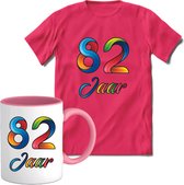 82 Jaar Vrolijke Verjaadag T-shirt met mok giftset Roze | Verjaardag cadeau pakket set | Grappig feest shirt Heren – Dames – Unisex kleding | Koffie en thee mok | Maat M