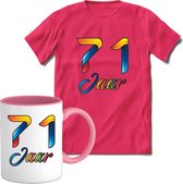 71 Jaar Vrolijke Verjaadag T-shirt met mok giftset Roze | Verjaardag cadeau pakket set | Grappig feest shirt Heren – Dames – Unisex kleding | Koffie en thee mok | Maat L