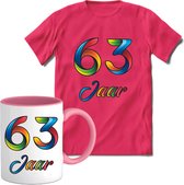 63 Jaar Vrolijke Verjaadag T-shirt met mok giftset Roze | Verjaardag cadeau pakket set | Grappig feest shirt Heren – Dames – Unisex kleding | Koffie en thee mok | Maat 3XL