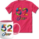 52 Jaar Vrolijke Verjaadag T-shirt met mok giftset Roze | Verjaardag cadeau pakket set | Grappig feest shirt Heren – Dames – Unisex kleding | Koffie en thee mok | Maat M