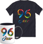 96 Jaar Vrolijke Verjaadag T-shirt met mok giftset Zwart | Verjaardag cadeau pakket set | Grappig feest shirt Heren – Dames – Unisex kleding | Koffie en thee mok | Maat L