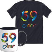 59 Jaar Vrolijke Verjaadag T-shirt met mok giftset Zwart | Verjaardag cadeau pakket set | Grappig feest shirt Heren – Dames – Unisex kleding | Koffie en thee mok | Maat L