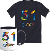 51 Jaar Vrolijke Verjaadag T-shirt met mok giftset Zwart | Verjaardag cadeau pakket set | Grappig feest shirt Heren – Dames – Unisex kleding | Koffie en thee mok | Maat S