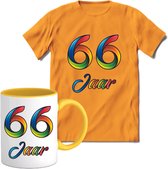 66 Jaar Vrolijke Verjaadag T-shirt met mok giftset Geel | Verjaardag cadeau pakket set | Grappig feest shirt Heren – Dames – Unisex kleding | Koffie en thee mok | Maat XL