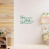 Stickerheld - Muursticker "Love Every Moment" Quote - Woonkamer - vlinders - Engelse Teksten - Mat Groen - 41.3x67.4cm