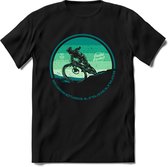 Pedal Pusher | TSK Studio Mountainbike kleding Sport T-Shirt | Zeeblauw - Groen | Heren / Dames | Perfect MTB Verjaardag Cadeau Shirt Maat M