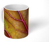 Mok - Grote rode nerven in een groen blad - 350 ML - Beker - Uitdeelcadeautjes