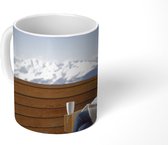 Mok - Vrouw met kleed in de Zwitserse Alpen - 350 ML - Beker - Uitdeelcadeautjes