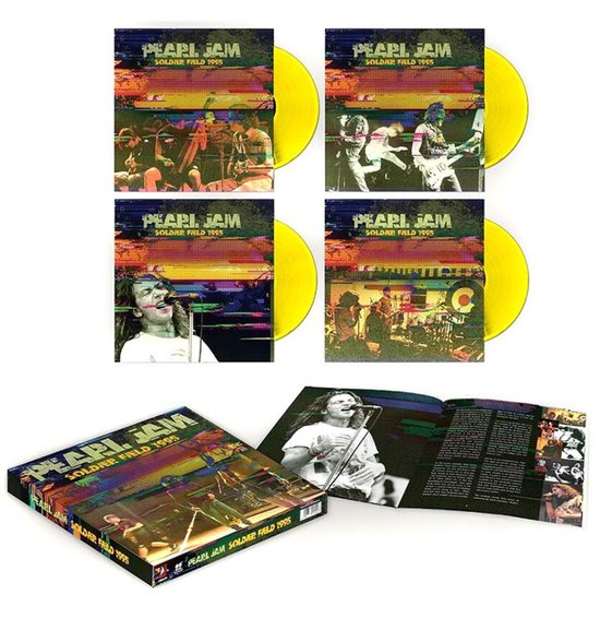 Boxset met vier gele vinylplaten van Pearl Jam Live Soldier Field 1995. Bevat ook een boek.