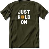 Just Hold On - Crypto T-Shirt Kleding Cadeau | Dames / Heren / Unisex | Bitcoin / Ethereum shirt | Grappig Verjaardag kado | Tshirt Met Print  Prijs - Leger Groen - S