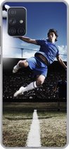 Geschikt voor Samsung Galaxy A71 hoesje - Voetballer doet een volley - Siliconen Telefoonhoesje