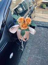 AUTODECO.NL - MIA ORANJE Trouwauto Versiering Oranje Rozen met Linten - Bloemen op de Auto Bruiloft - Buitenspiegels Decoratie - Trouwerij/ Huwelijk/Bruiloft Decoratie/ Versiering
