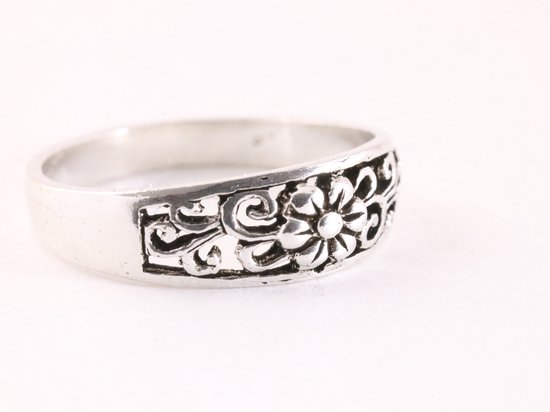 Fijne opengewerkte zilveren ring met bloem - maat 17