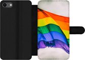 Bookcase Geschikt voor iPhone 7 telefoonhoesje - Foto van een regenboog vlag - Met vakjes - Wallet case met magneetsluiting