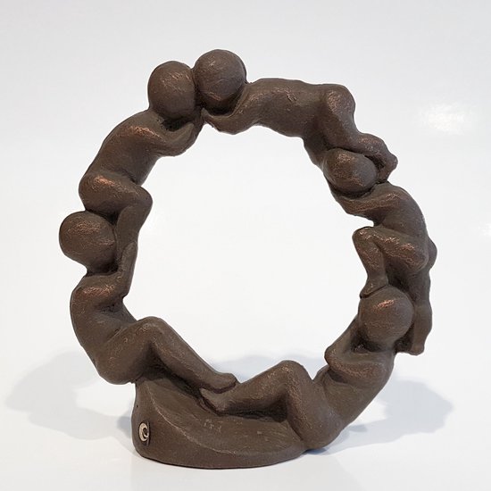 Geert Kunen / Skulptuur / Beeld / Kinderen in cirkel - Bruin / goud - 7 x 19 x 20 cm hoog.