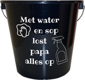 Emmer - 5 liter - zwart - met tekst: Met water en sop lost papa alles op – Cadeau – Geschenk – Gift – Kado – Surprise