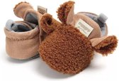 Bruine prewalker baby schoentjes van zachte fluffy stof met anti slip zool - baby - schoen - slof - babyschoen
