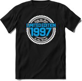 1997 Limited Edition | Feest Kado T-Shirt Heren - Dames | Wit - Blauw | Perfect Verjaardag Cadeau Shirt | Grappige Spreuken - Zinnen - Teksten | Maat S