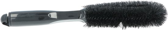 Zwarte velgenborstel met een gedraaide steel voor een goede grip.