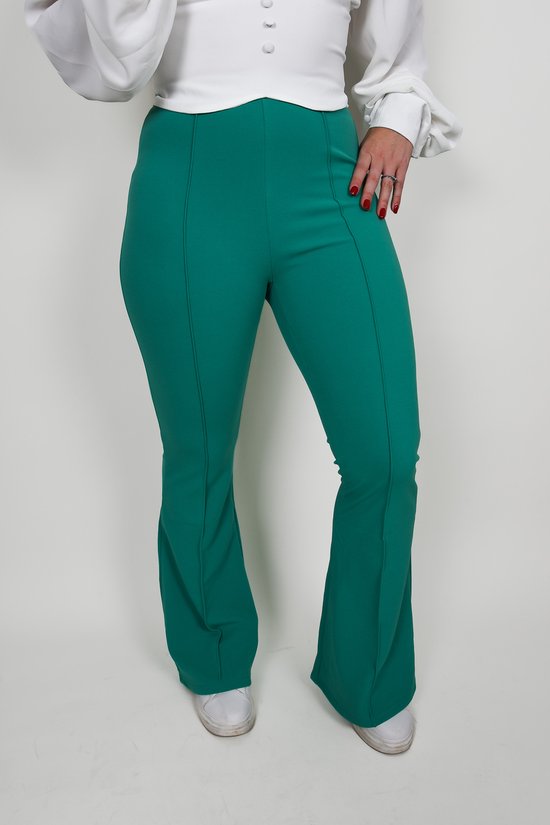 Green flared broek | Broek dames | Aangesloten fit | Wijd uitlopende broekspijpen | Hoge taille | Kleur Groen | Maat L