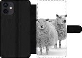 Bookcase Geschikt voor iPhone 12 telefoonhoesje - Schapen - Sneeuw - Wit - Met vakjes - Wallet case met magneetsluiting