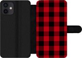 Bookcase Geschikt voor iPhone 12 telefoonhoesje - Plaid - Zwart - Rood - Met vakjes - Wallet case met magneetsluiting