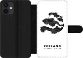 Bookcase Geschikt voor iPhone 12 telefoonhoesje - Zeeland - Nederland - Wegenkaart - Met vakjes - Wallet case met magneetsluiting