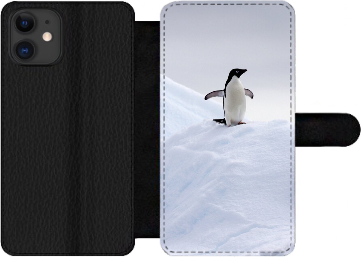 Telefoonhoesje Geschikt voor iPhone 12 Pro Max telefoonhoesje - Pinguïn - IJs - Winter - Met vakjes - Wallet case met magneetsluiting