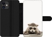 Bookcase Geschikt voor iPhone 12 Pro telefoonhoesje - Wasbeer - Dieren - Kinderen - Jongens - Meisjes - Met vakjes - Wallet case met magneetsluiting