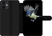 Bookcase Geschikt voor iPhone 12 telefoonhoesje - Vogel - Veren - Portret - Met vakjes - Wallet case met magneetsluiting