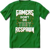 Gamers don't die T-shirt | Oranje | Gaming kleding | Grappig game verjaardag cadeau shirt Heren – Dames – Unisex | - Donker Groen - S