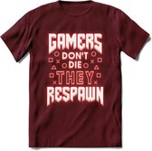 Gamers don't die T-shirt | Neon Rood | Gaming kleding | Grappig game verjaardag cadeau shirt Heren – Dames – Unisex | - Burgundy - XXL