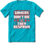 Gamers don't die pixel T-shirt | Neon Rood | Gaming kleding | Grappig game verjaardag cadeau shirt Heren – Dames – Unisex | - Blauw - L