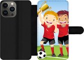 Bookcase Geschikt voor iPhone 13 Pro telefoonhoesje - Een illustratie van twee voetballers die een prijs hebben gewonnen - Jongens - Meisjes - Kind - Met vakjes - Wallet case met magneetsluiting