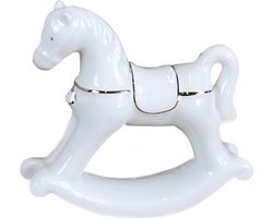 Natuurlijk voor alle paardenliefhebbers, maar ook bijvoorbeeld als kraamcadeautje, kan dit lieve hobbelpaard worden gebruikt. Een mooie gladde afwerking gecombineerd met goudkleurige tinten. Voor uzelf of Bestel Een Kado