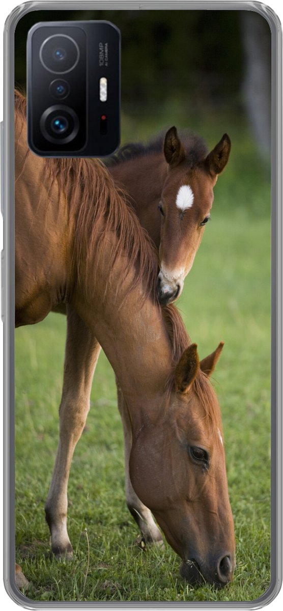 Telefoonhoesje Geschikt voor Xiaomi 11 Lite 5G NE hoesje - Paarden - Gras - Portret - Siliconen Telefoonhoesje Telefoonhoesje