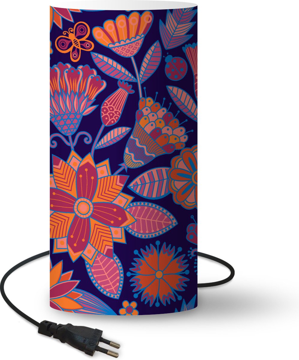 Lamp - Nachtlampje - Tafellamp slaapkamer - Vlinder - Bloemen - Patronen - 54 cm hoog - Ø24.8 cm - Inclusief LED lamp