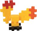 Een gele vogel van Plus-Plus bouwstenen, met rode en oranje vleugels en zwarte pootjes.